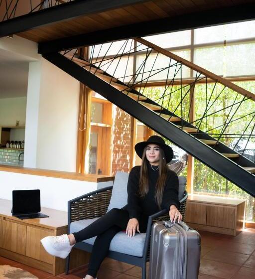 استراحتگاه Viscas Lodge