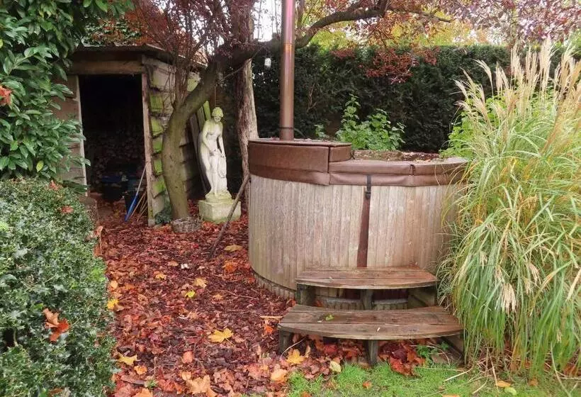 Aamiaismajoitus (B&B) Authentieke Privé Kamer Bij Karen