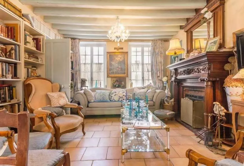 Aamiaismajoitus (B&B) La Maison Bleue