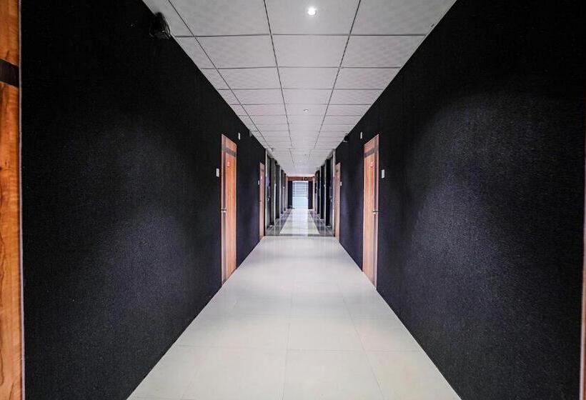 Fabhotel The Life, Surat Airport