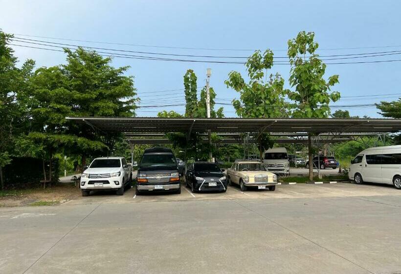 호텔 โรงแรมช้างใหญ่ใจดี