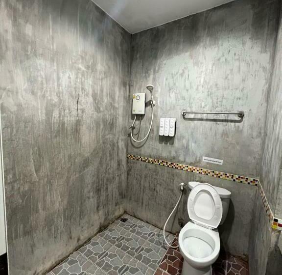 호텔 โรงแรมช้างใหญ่ใจดี