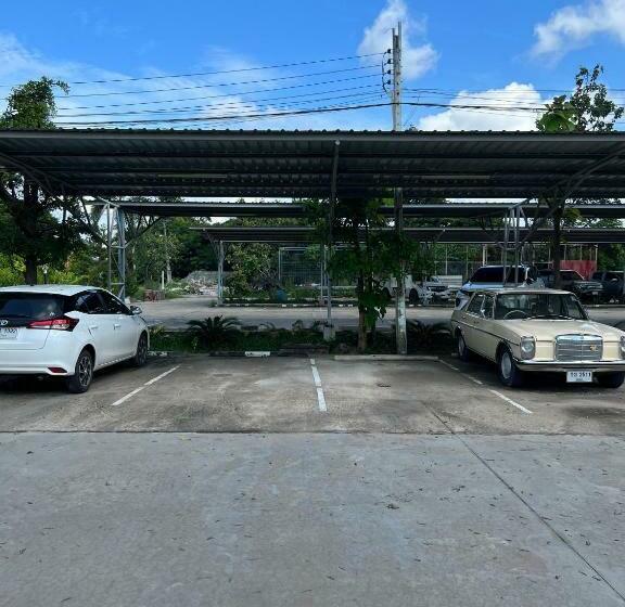 호텔 โรงแรมช้างใหญ่ใจดี