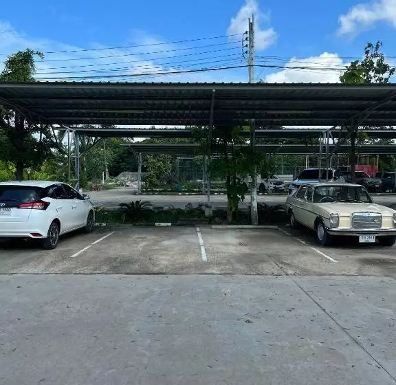 ホテル โรงแรมช้างใหญ่ใจดี