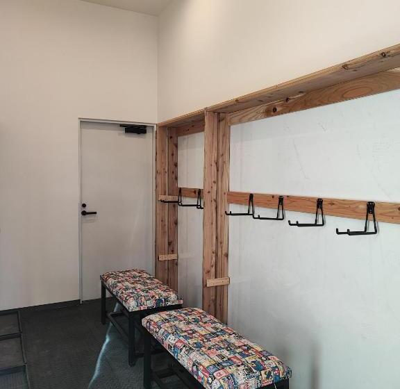 Hotel Q Fox Black Diamond