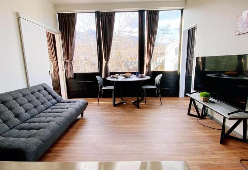 Hotel Q Fox Black Diamond