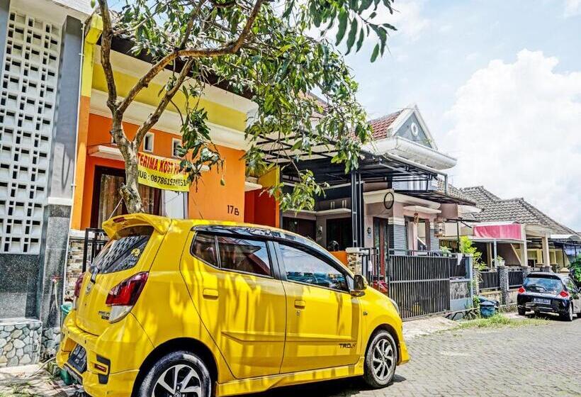 בית מלון כפרי Spot On 91931 Permata Brantas Syariah Homestay