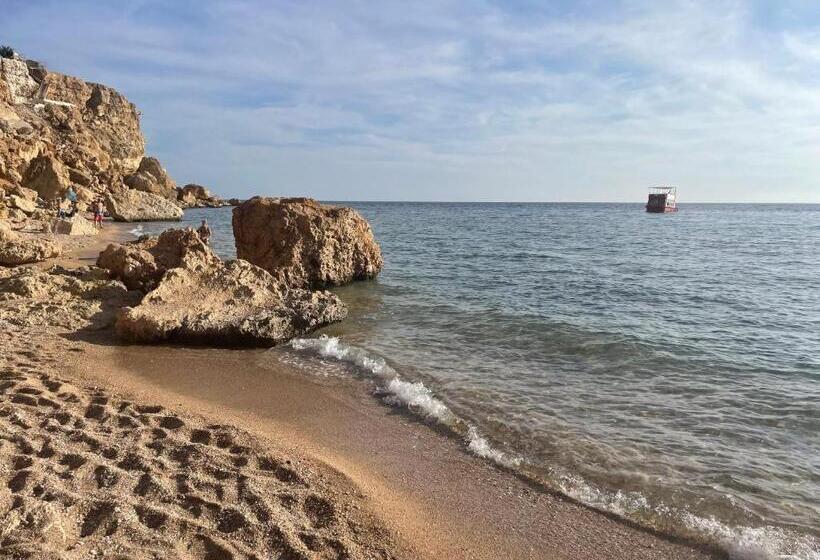 پانسیون Ras Katy Sunset Views