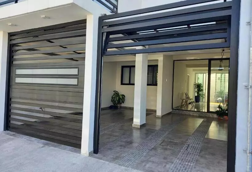 هتل Habitaciones Amubladas Logos Ii