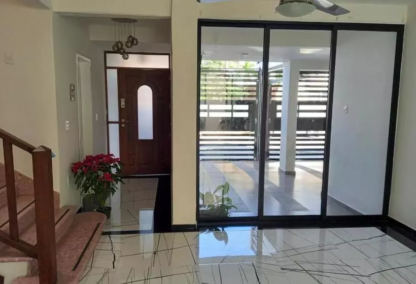 هتل Habitaciones Amubladas Logos Ii