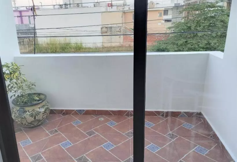 هتل Habitaciones Amubladas Logos Ii
