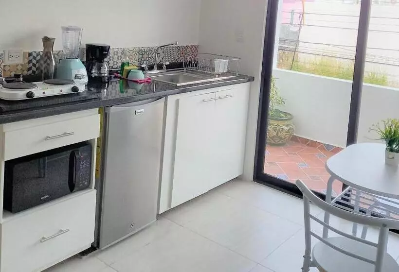 هتل Habitaciones Amubladas Logos Ii