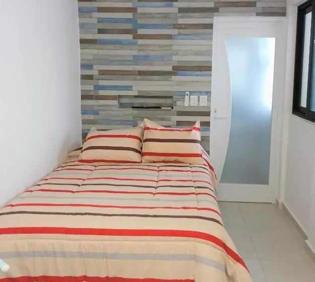هتل Habitaciones Amubladas Logos Ii