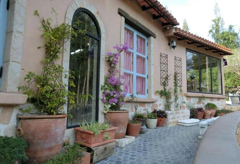 Отель Moon River Village