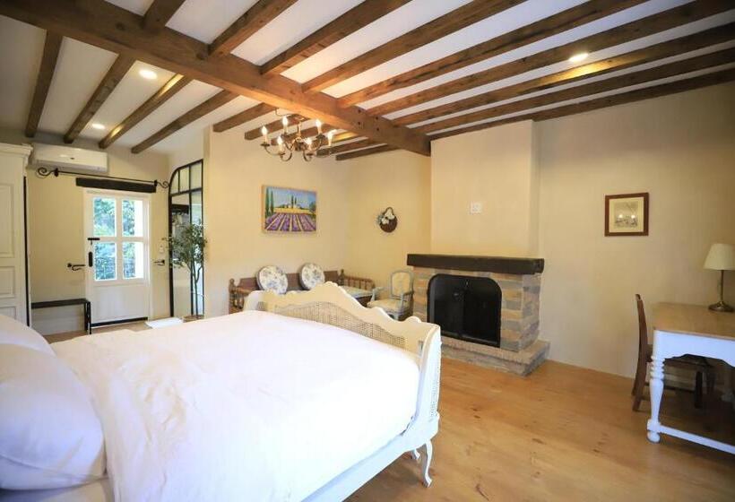 Отель Moon River Village