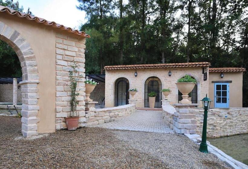 Отель Moon River Village