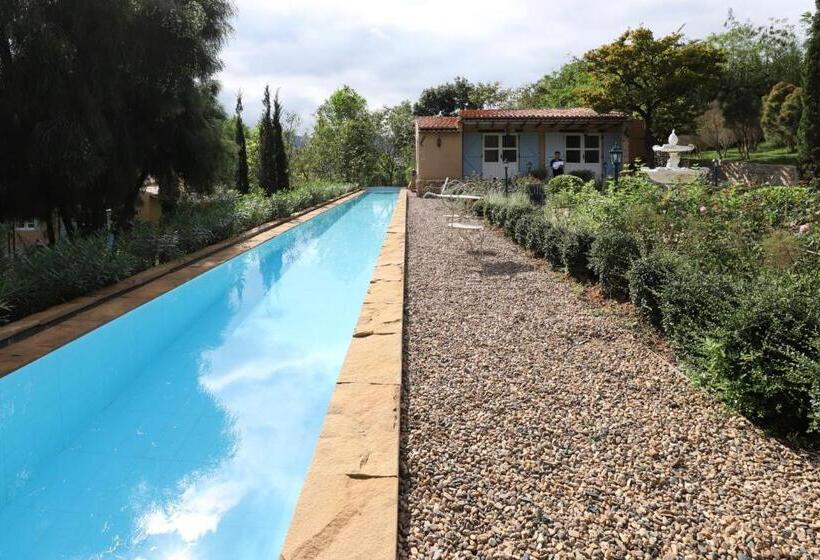 Отель Moon River Village