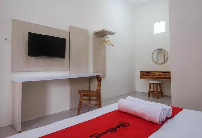 Reddoorz Plus Syariah At Hotel Indonesia Kajen