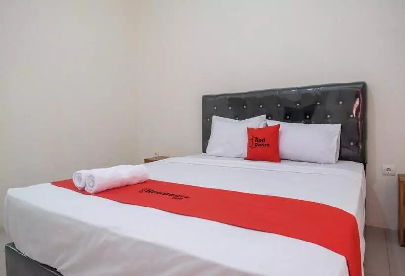 Reddoorz Plus Syariah At Hotel Indonesia Kajen