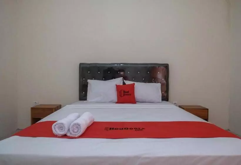 Reddoorz Plus Syariah At Hotel Indonesia Kajen