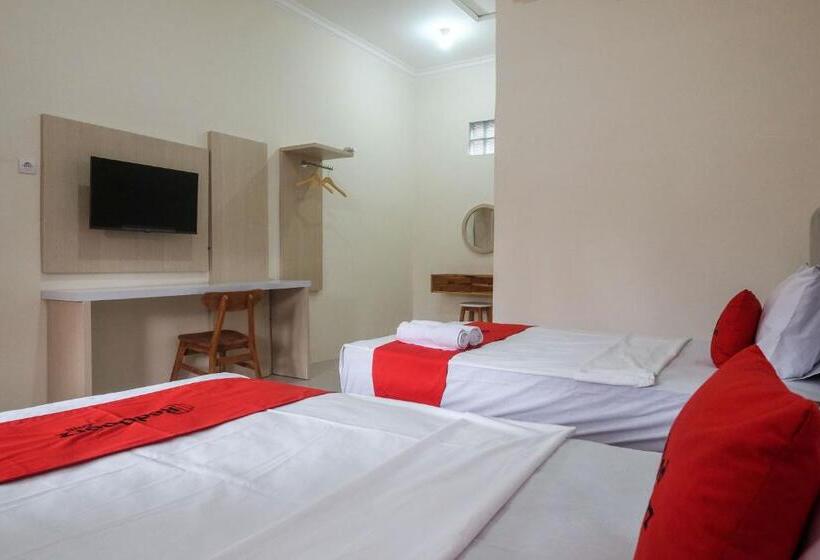 Reddoorz Plus Syariah At Hotel Indonesia Kajen