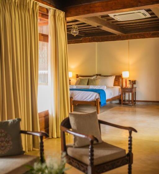 Отель Sawantwadi Palace Boutique Art