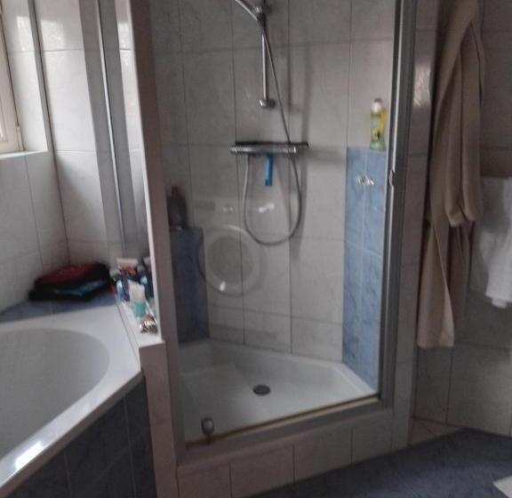 민박 Bed En Breakfast Met Patio En Kippen