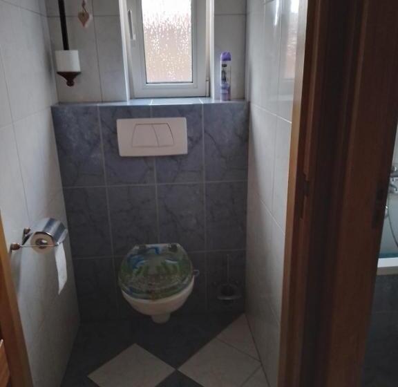 민박 Bed En Breakfast Met Patio En Kippen