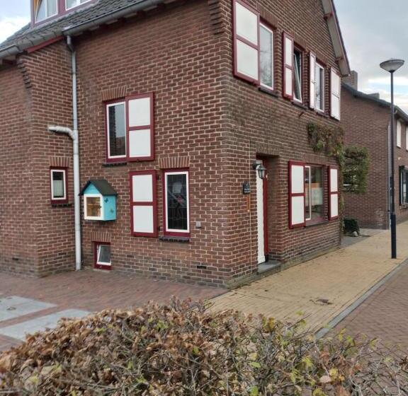 민박 Bed En Breakfast Met Patio En Kippen