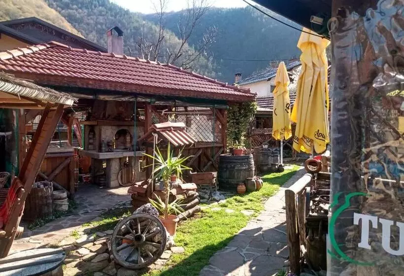 Hotelli кръчмъ при байката Alpin