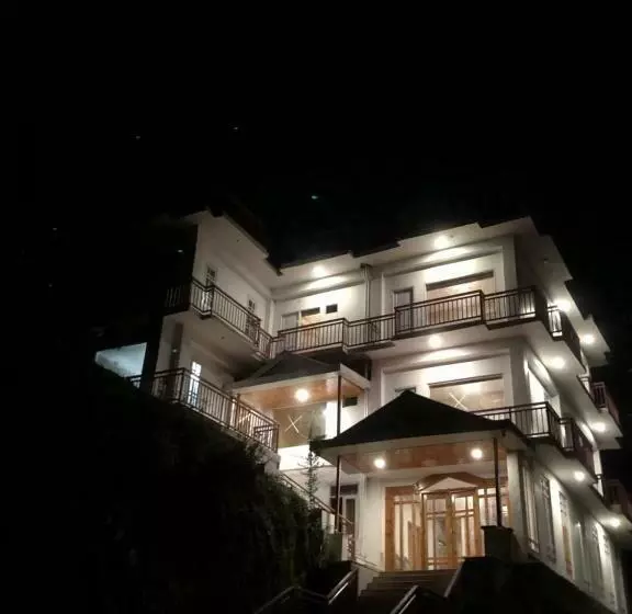 ホテル Basa Palace