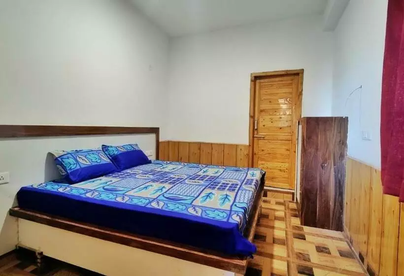 ホテル Basa Palace