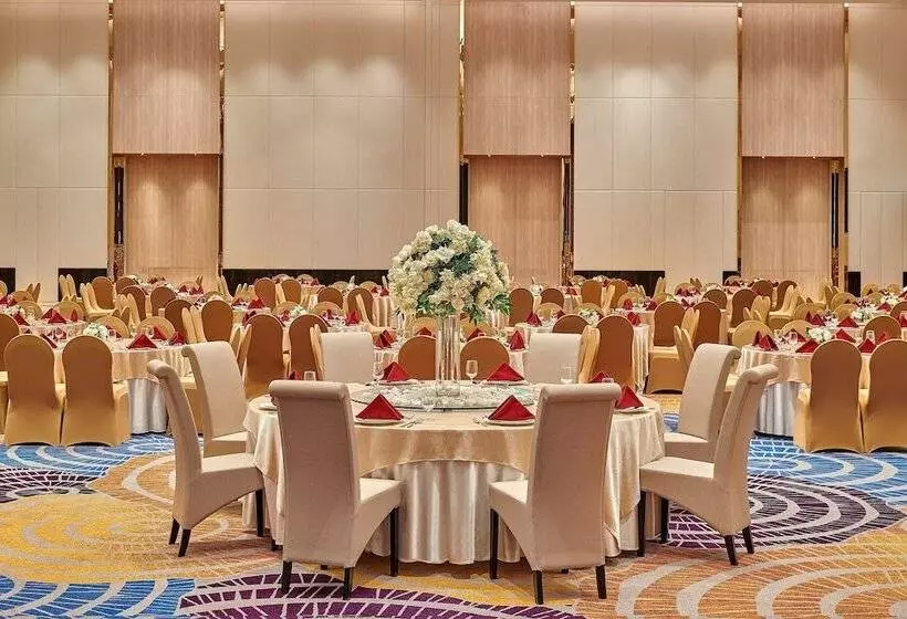 ホテル Courtyard By Marriott Setia Alam