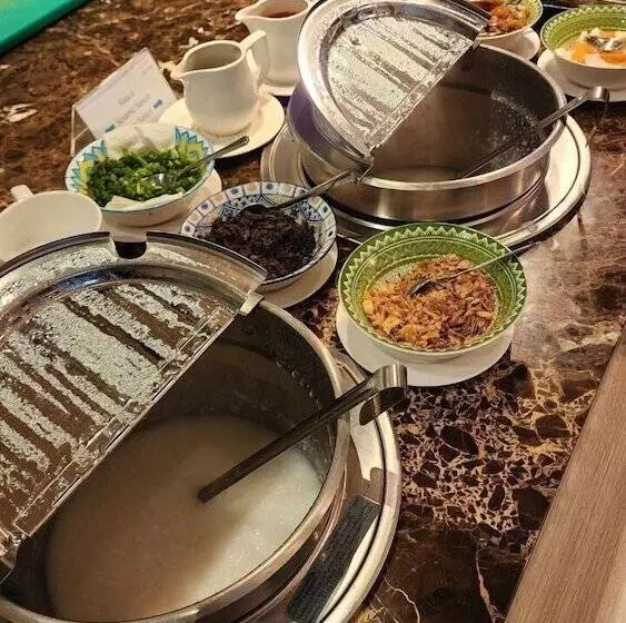 ホテル Courtyard By Marriott Setia Alam