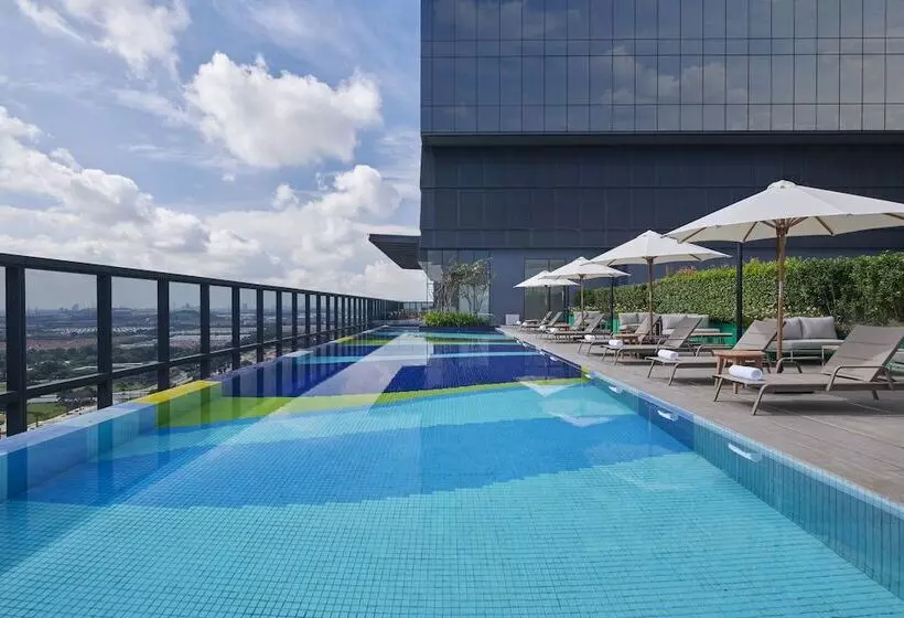 ホテル Courtyard By Marriott Setia Alam