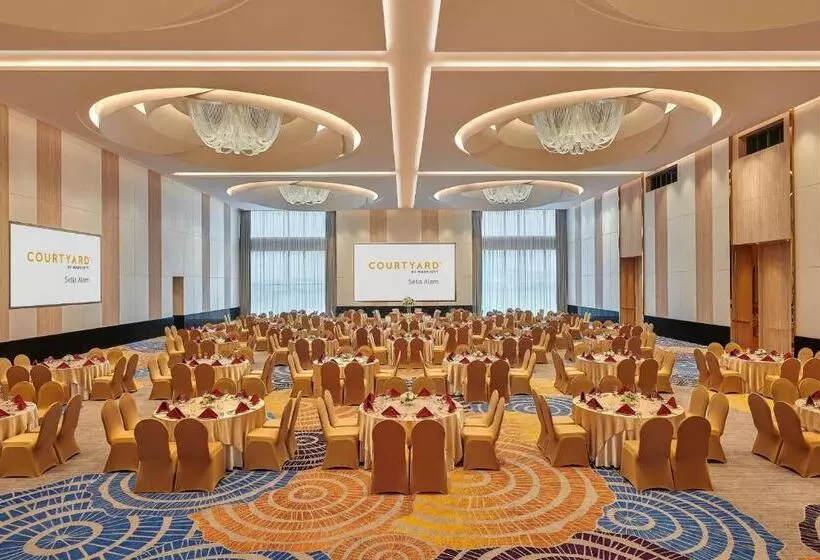 ホテル Courtyard By Marriott Setia Alam