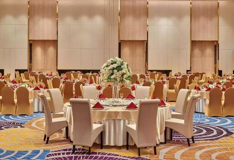 ホテル Courtyard By Marriott Setia Alam