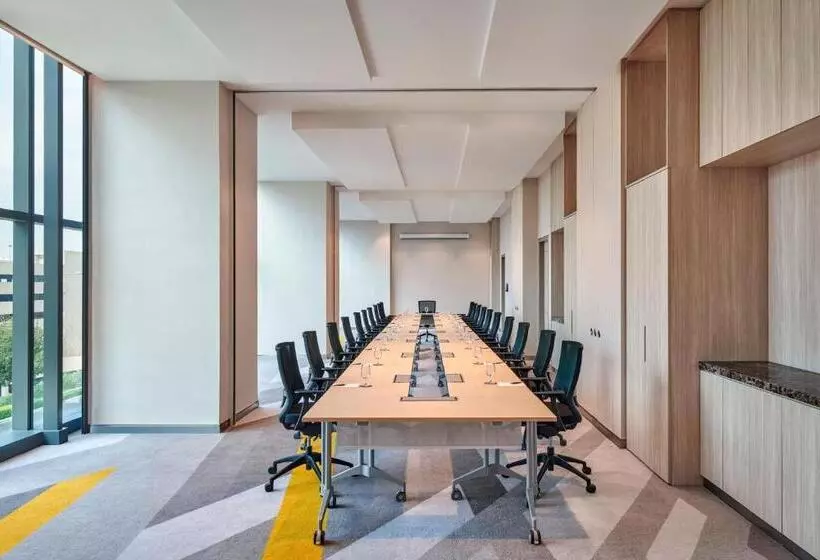 ホテル Courtyard By Marriott Setia Alam