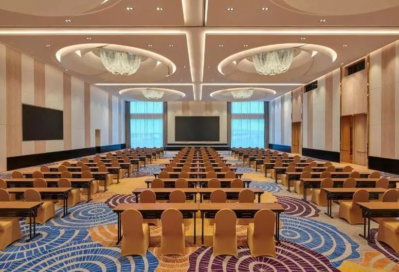 ホテル Courtyard By Marriott Setia Alam