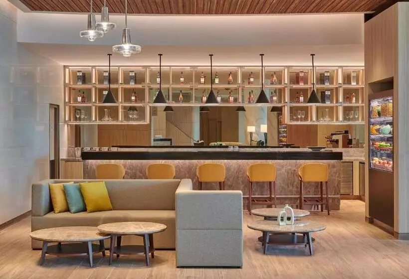 ホテル Courtyard By Marriott Setia Alam