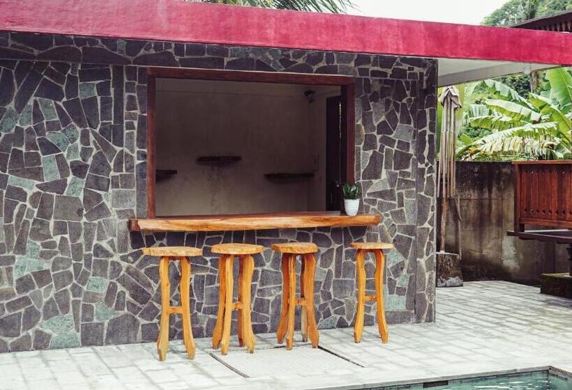 בית מלון כפרי Madaira Villa Senggigi