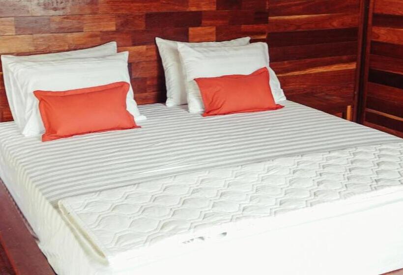 בית מלון כפרי Madaira Villa Senggigi