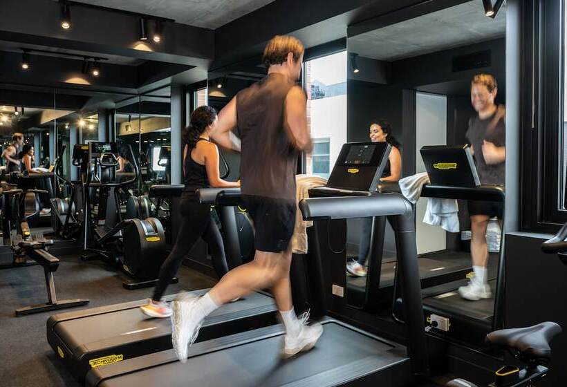 فندق Nesuto Docklands