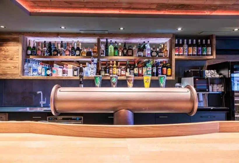 Hotelli No 8 Bed & Bar