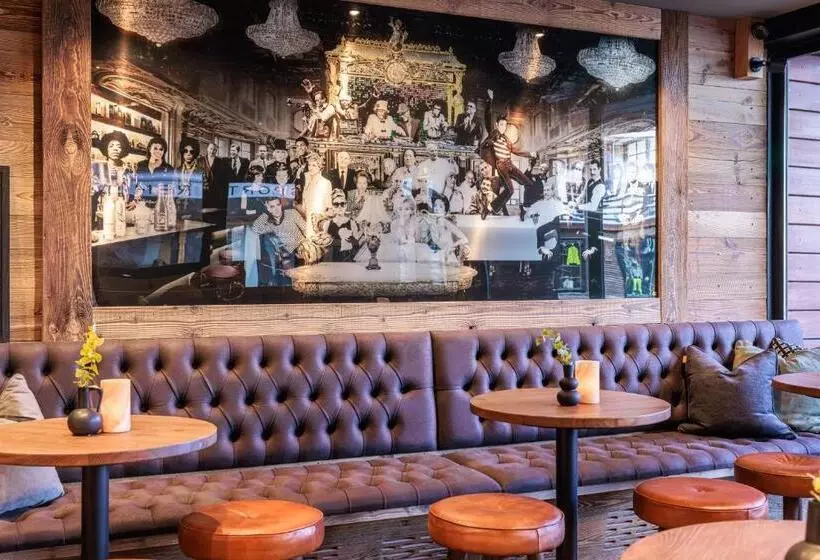 Hotelli No 8 Bed & Bar