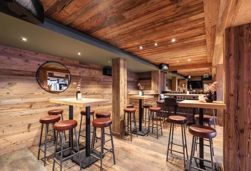 Hotelli No 8 Bed & Bar