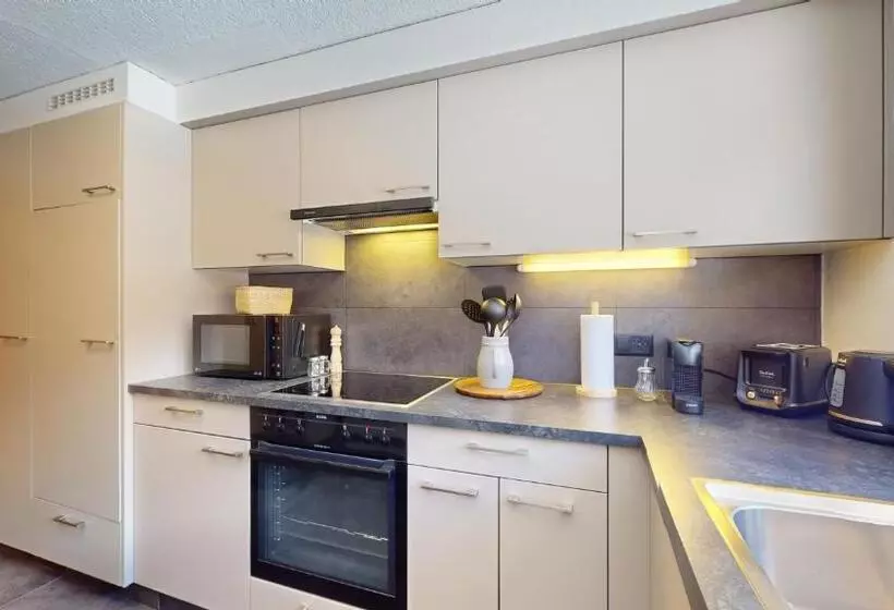 Hotelli No 8 Bed & Bar