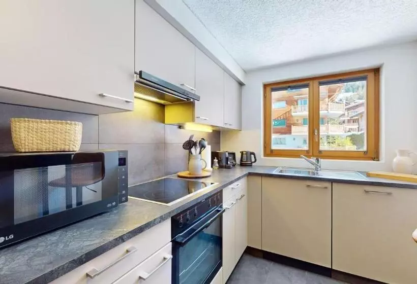 Hotelli No 8 Bed & Bar