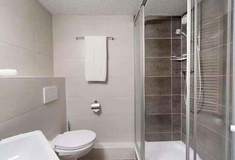 Hotelli No 8 Bed & Bar