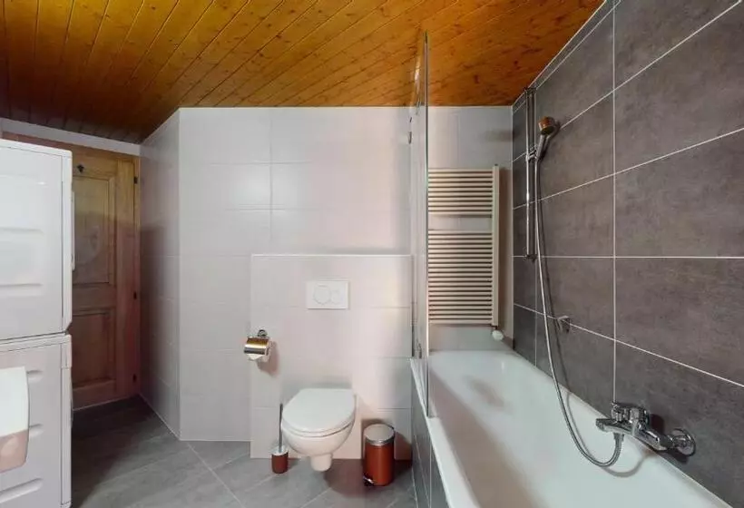 Hotelli No 8 Bed & Bar